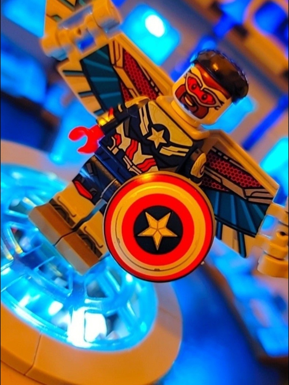 Falcon Minifigure Lego Compatible - Picture 9 of 9